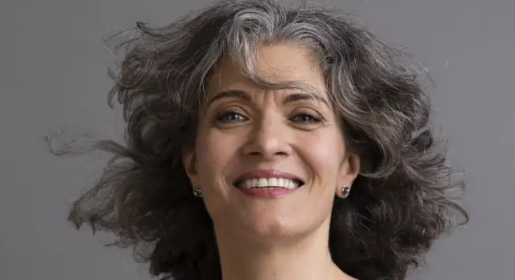 portrait-de-belle-femme-senior-elegante